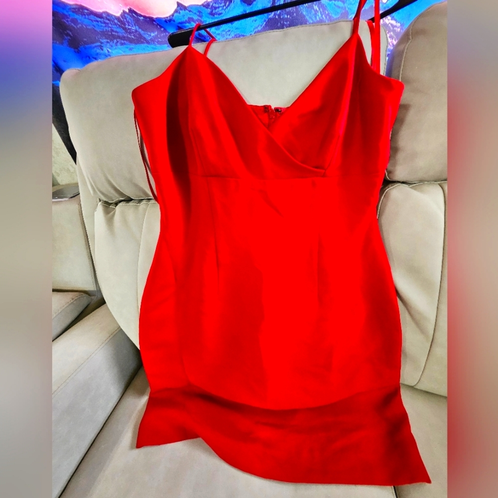 Little red Giorgio semi formal dress, size 12 body fitting, straps